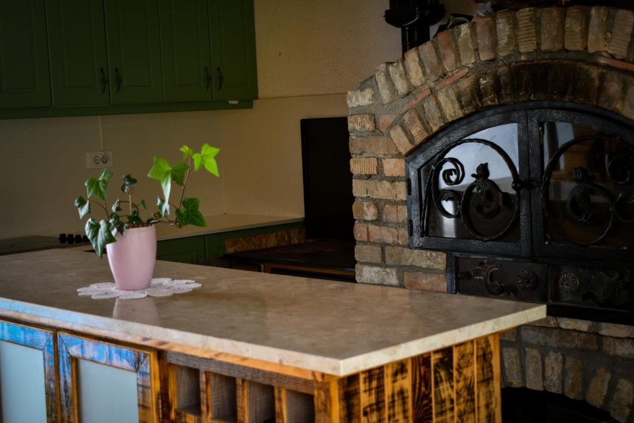 City Escape Luxury Villa Zuce Extérieur photo